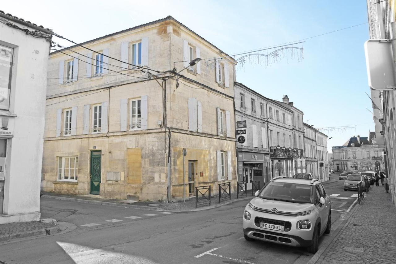 T2 De 55M2 Avec Toit Terrasse, Hyper Centre, Wifi, Draps, Savons Et Serviettes Fournis Cognac Rum bild