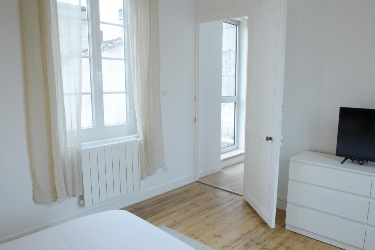T2 De 55M2 Avec Toit Terrasse, Hyper Centre, Wifi, Draps, Savons Et Serviettes Fournis Cognac Exteriör bild
